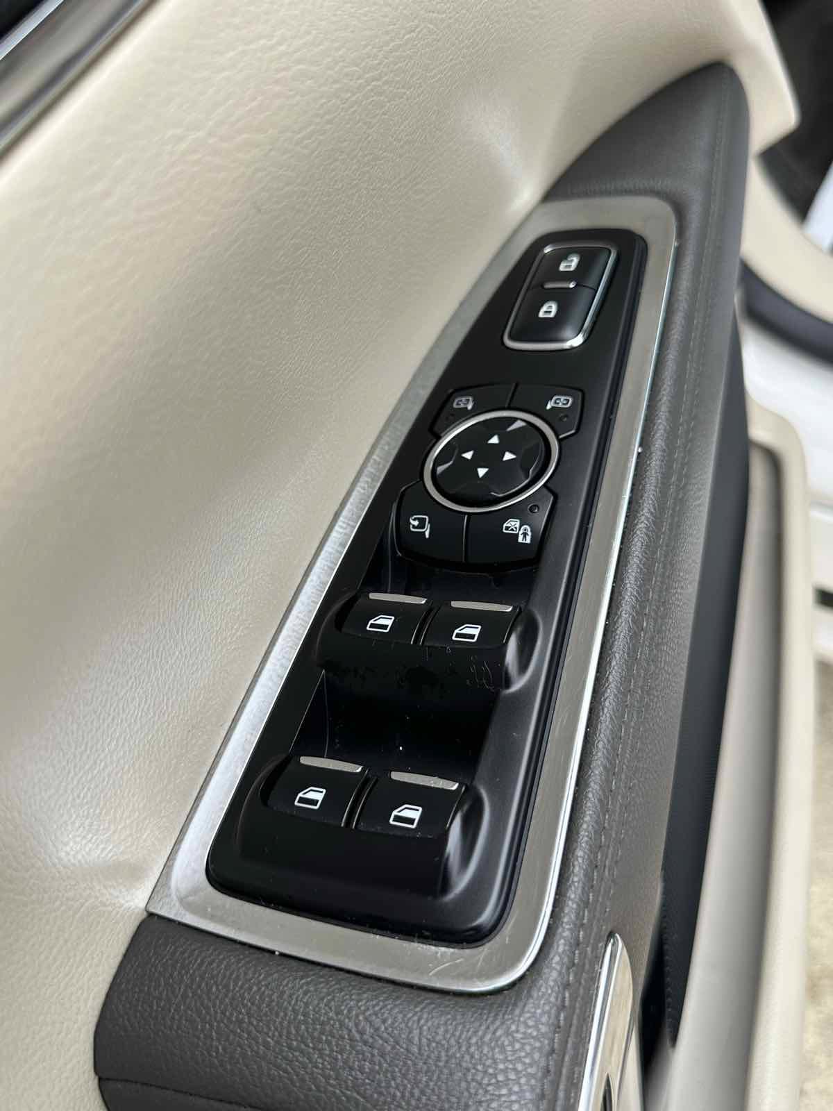 Used 2017 Lincoln Continental Select FWD image 23