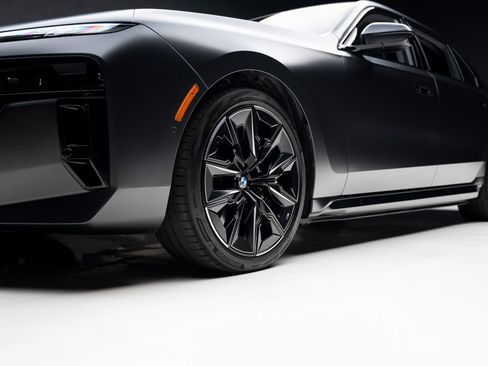 Used 2023 BMW i7 xDrive60 image 74