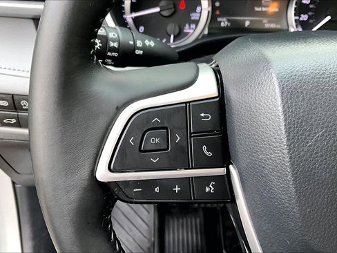 Used 2023 Toyota Highlander XLE image 23