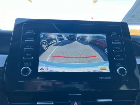 Used 2024 Toyota Camry SE image 19