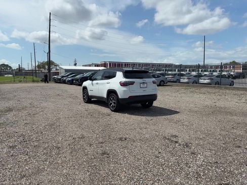 Used 2025 Jeep Compass Limited image 11