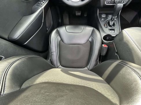 Used 2019 Jeep Cherokee Latitude Plus w/ Comfort/Convenience Group image 14