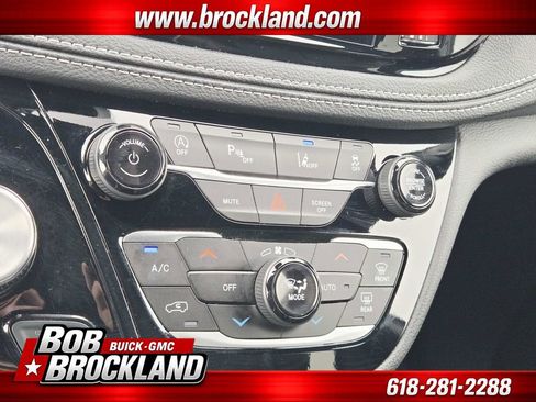 Used 2025 Chrysler Pacifica Limited FWD image 31