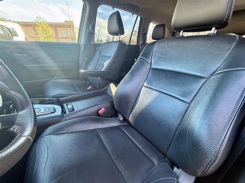 Used 2018 Honda Pilot Touring image 19