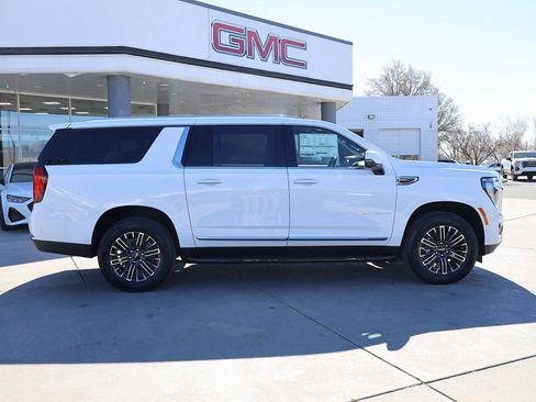 New 2026 GMC Yukon XL Elevation image 7