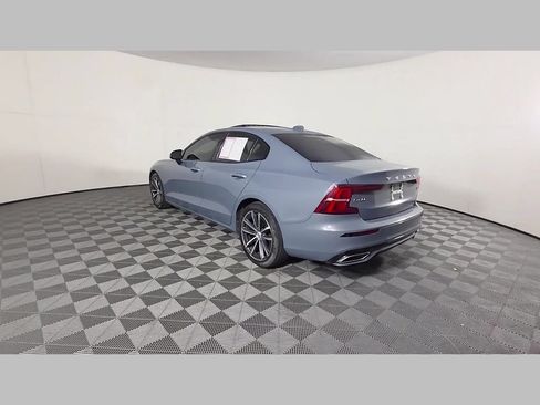 Used 2022 Volvo S60 B5 Momentum AWD/4WD image 44