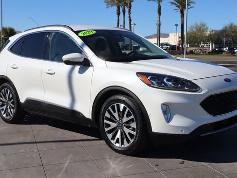 Used 2020 Ford Escape Titanium image 3