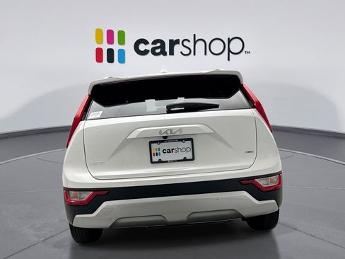 Used 2023 Kia Niro LX image 4