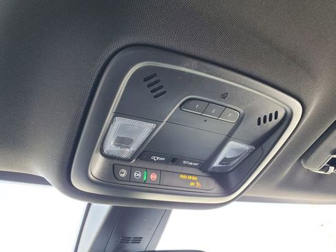 Used 2023 Chevrolet Traverse LT FWD image 35