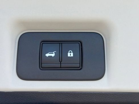Used 2023 Nissan Ariya FWD image 17