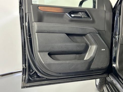 Used 2025 GMC Yukon XL Denali AWD/4WD image 33