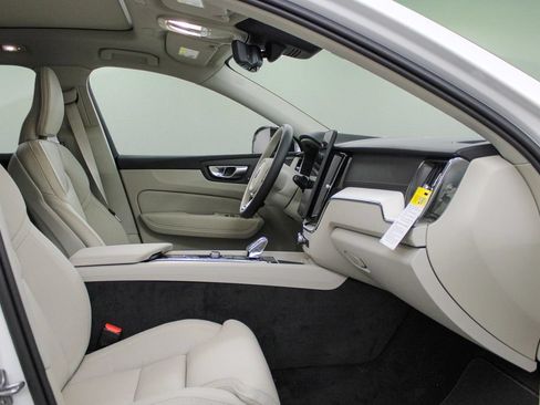 Used 2026 Volvo XC60 B5 Ultra w/ Protection Package Premier AWD/4WD image 13
