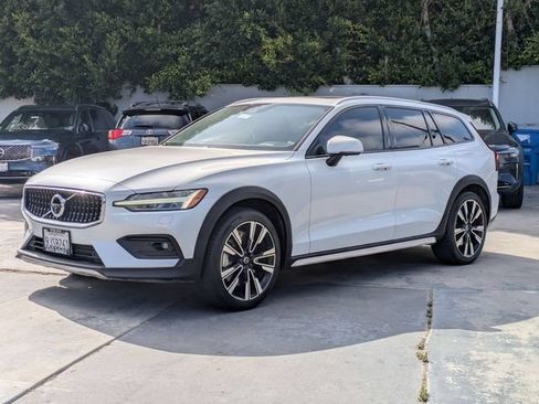 Used 2020 Volvo V60 T5 Cross Country AWD/4WD image 7