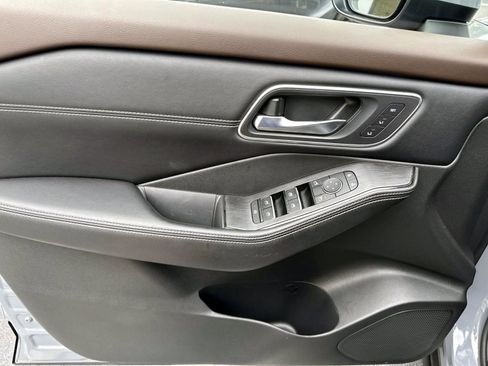 Used 2023 Nissan Rogue Platinum w/ Platinum Premium Package image 7