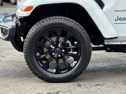 Used 2024 Jeep Wrangler Unlimited Sahara image 12