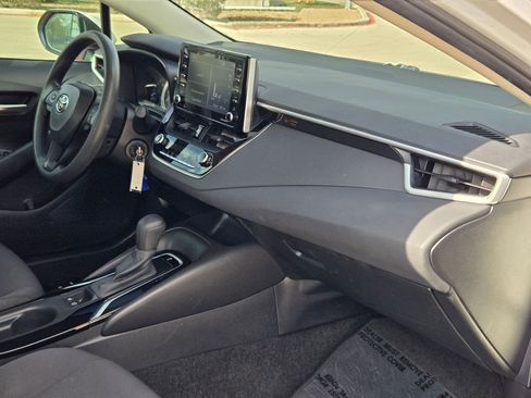 Used 2021 Toyota Corolla LE image 28