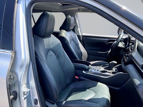 Used 2020 Toyota Highlander Limited FWD image 7