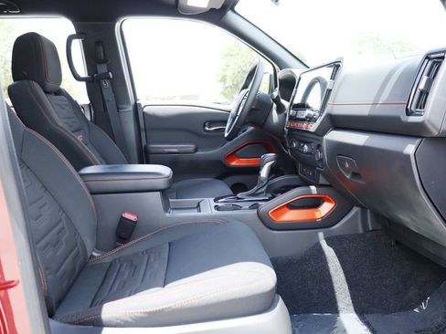 Used 2025 Nissan Frontier PRO-4X AWD/4WD image 21