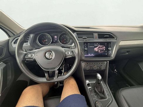 Used 2020 Volkswagen Tiguan SE w/ Panoramic Sunroof Package AWD/4WD image 15