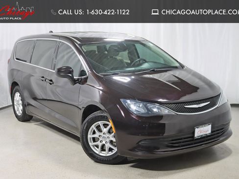 Used 2017 Chrysler Pacifica Touring image 1