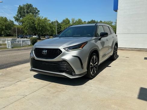 Used 2021 Toyota Highlander XSE AWD/4WD image 7