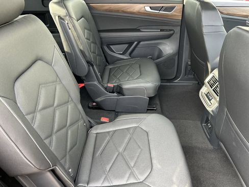 New 2026 Volkswagen Atlas SE FWD image 9