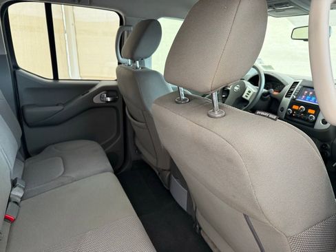 Used 2020 Nissan Frontier SV w/ Midnight Edition Floor Mats image 16