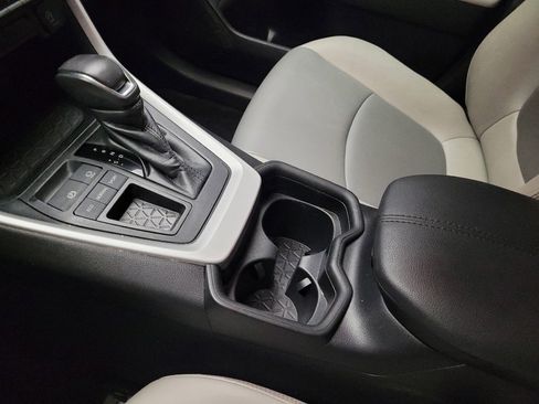Used 2020 Toyota RAV4 XLE Premium w/ Carpet Mat Package FWD image 26