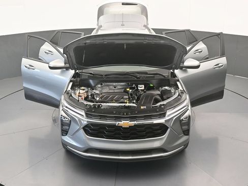 Used 2025 Chevrolet Trax LT w/ Driver Confidence Package FWD image 66