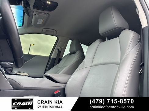 Used 2022 Toyota Venza XLE AWD/4WD image 19