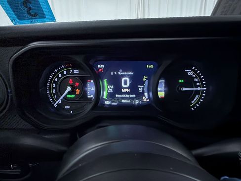 Used 2024 Jeep Wrangler Unlimited Rubicon 4xe w/ Convenience Group AWD/4WD image 9