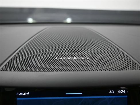 Used 2023 Volvo XC60 B6 Ultimate w/ Climate Package image 31