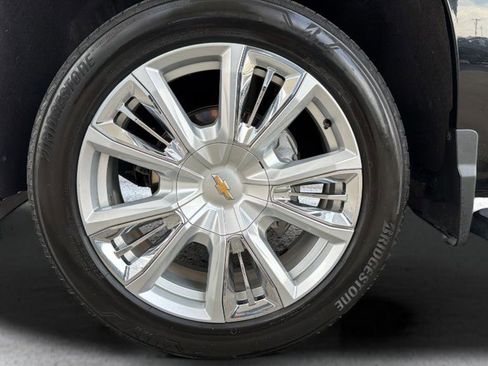 Used 2024 Chevrolet Silverado 1500 High Country w/ High Country Premium Package AWD/4WD image 14