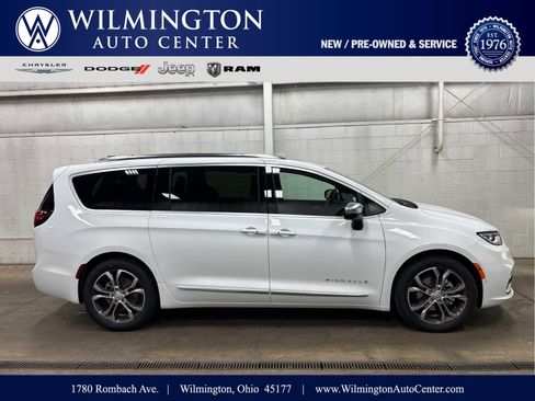New 2026 Chrysler Pacifica Pinnacle w/ Trailer Tow Group FWD image 1
