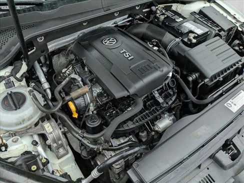 Used 2017 Volkswagen Golf S image 22