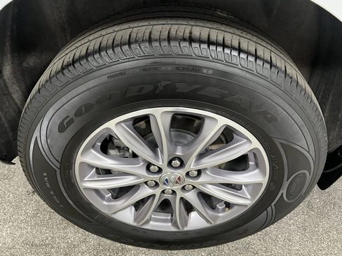 Used 2024 Buick Enclave Premium image 18