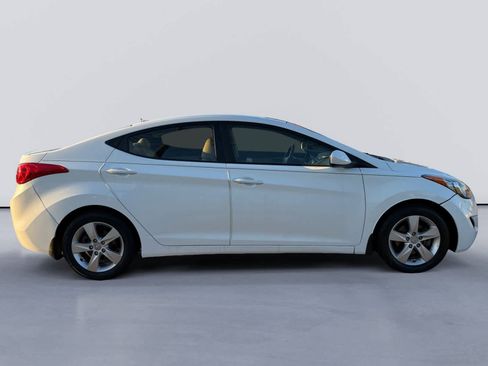 Used 2013 Hyundai Elantra GLS w/ Preferred Pkg image 2
