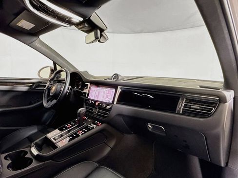 Certified 2024 Porsche Macan AWD/4WD image 17