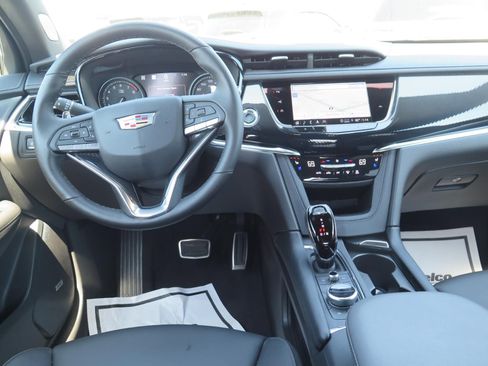 Used 2025 Cadillac XT6 Sport w/ Technology Package image 21