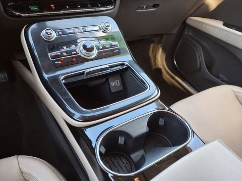 Used 2022 Lincoln Nautilus FWD image 22