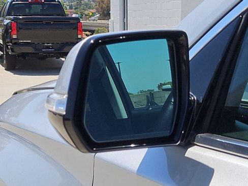 Used 2020 Chevrolet Traverse LT FWD image 19