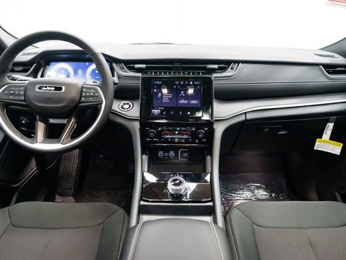 New 2026 Jeep Grand Cherokee L 4WD image 9