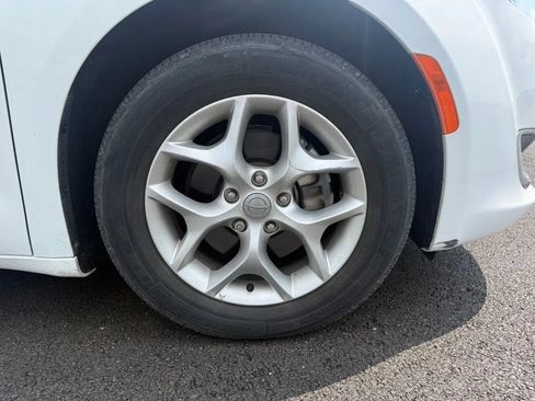 Used 2020 Chrysler Pacifica Touring-L Plus w/ Tire & Wheel Group FWD image 10