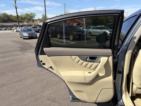 Used 2017 INFINITI QX70 AWD w/ Premium Package image 15