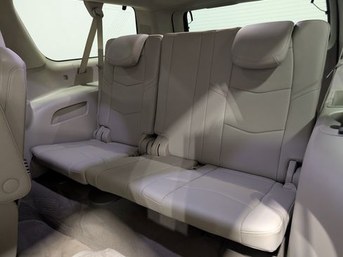 Used 2020 Cadillac Escalade ESV Luxury AWD/4WD image 18
