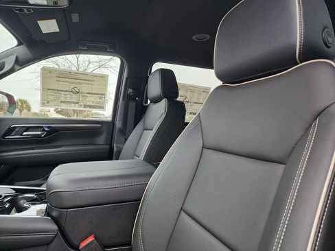 New 2025 Chevrolet Suburban Premier AWD/4WD image 11