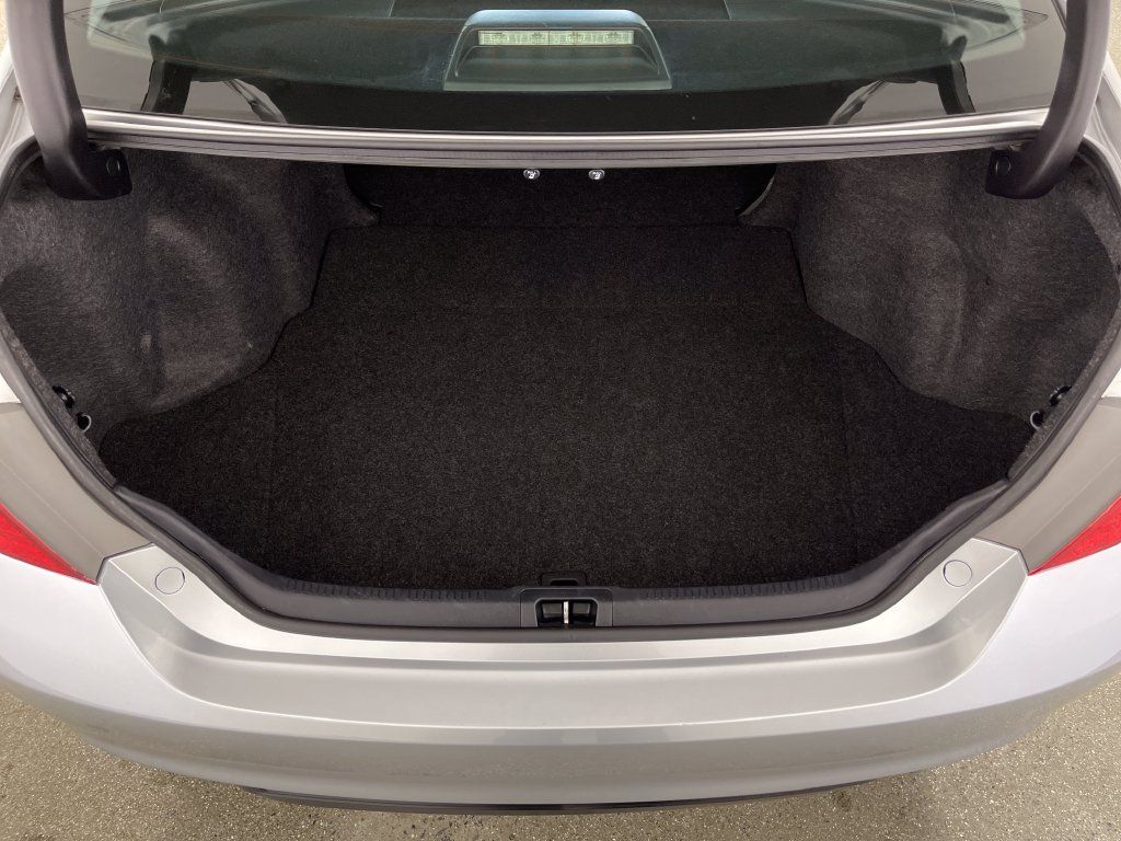 Used 2015 Toyota Camry SE FWD image 10