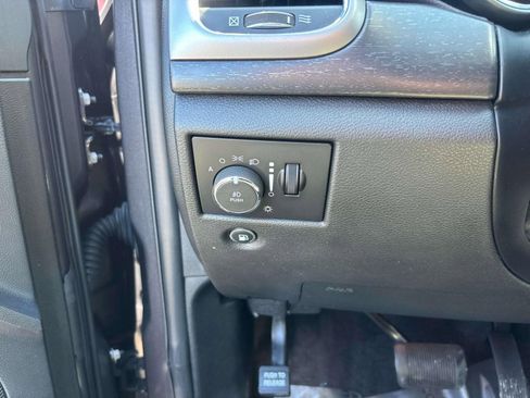 Used 2017 Jeep Grand Cherokee Altitude image 30