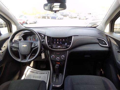 Used 2018 Chevrolet Trax LS FWD image 23