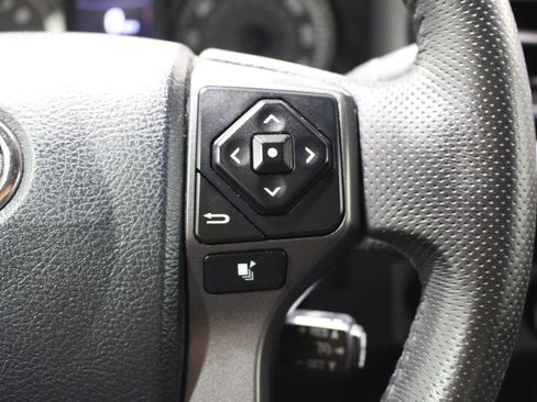 Used 2017 Toyota Tacoma TRD Off-Road w/ Tow Package (A/T) AWD/4WD image 12